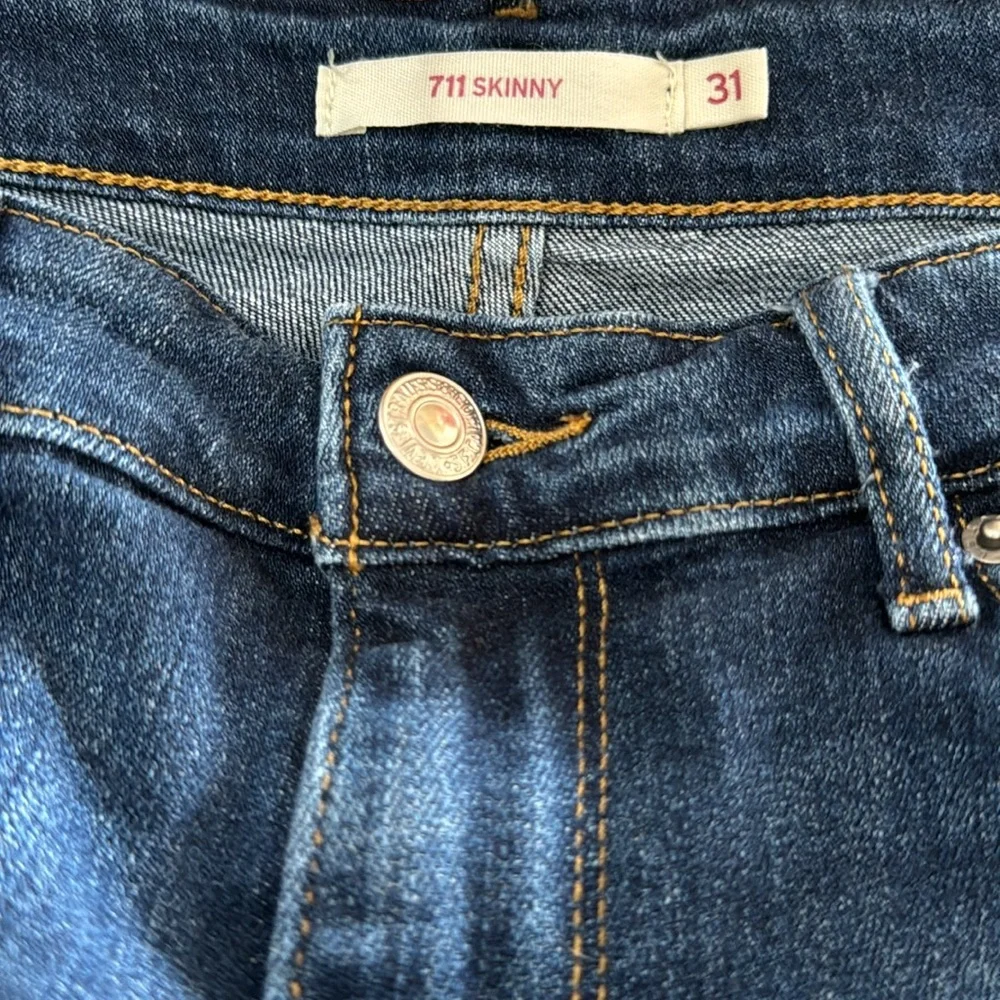 Levi’s Women’s 711 Dark Wash Skinny Jeans - Picture 7 of 9